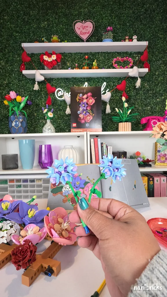 Light blue cornflowers built in Bag 9 of the LEGO Botanicals Flower Wall (11503).